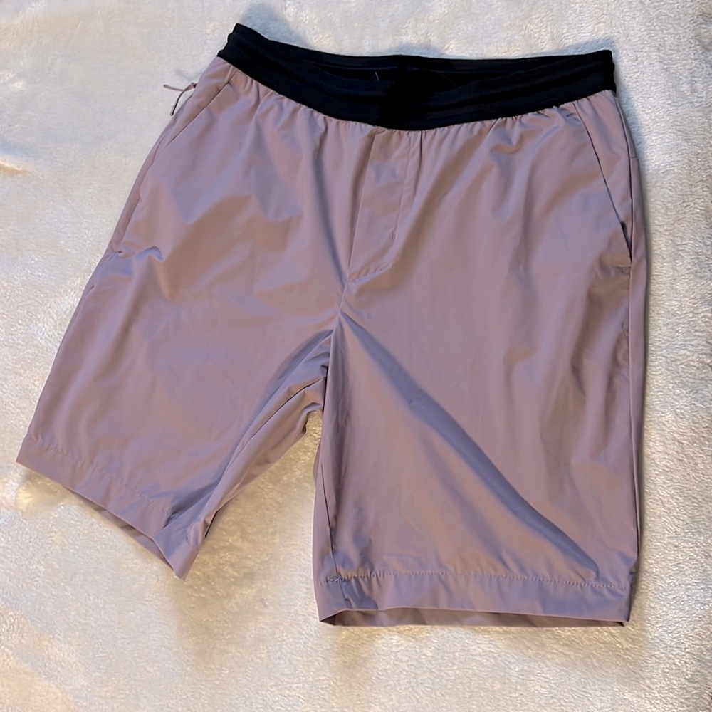 Men’s Banana Republic Workout Shorts (Size M)